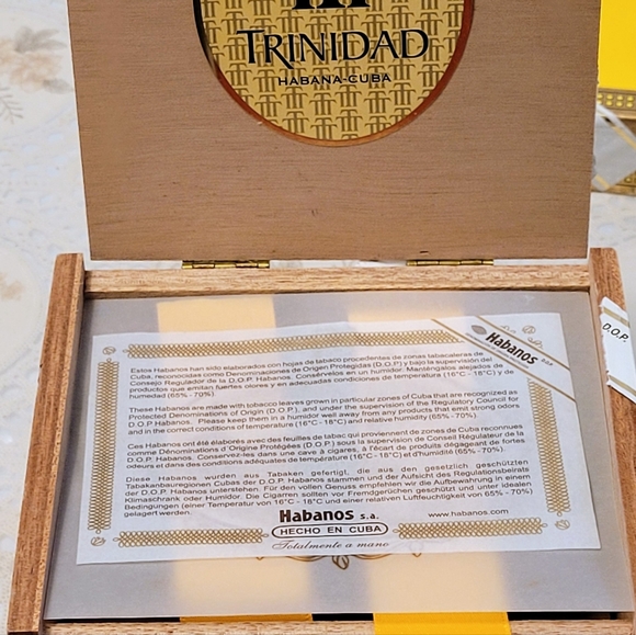 Authentic Wooden Cigar Box - Picture 4 of 6